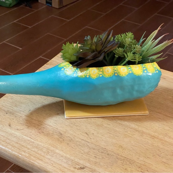 Hand crafted painted blue planter dried gourd artificial plants has tile base - Picture 7 of 7